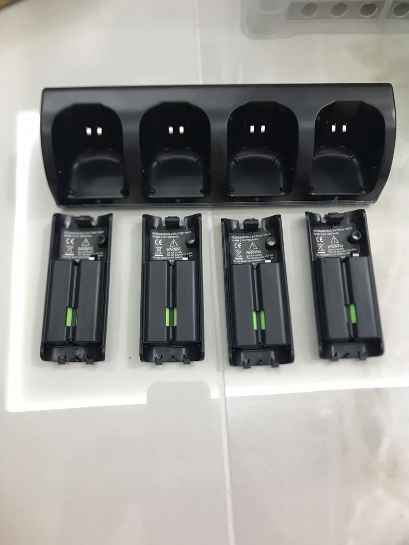 Wii controller charging stand and 4 battery, Video Gaming, Gaming