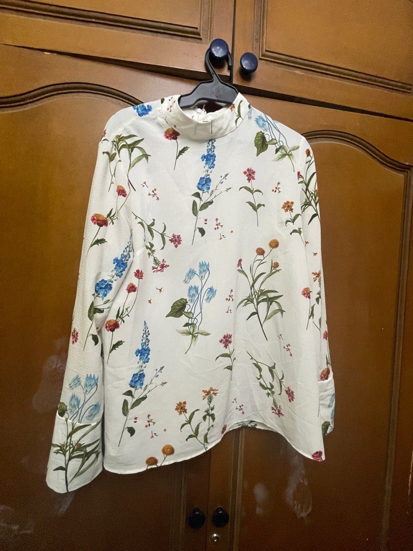 Womens branded top for Sale (Category: Blouses) located in Pasig City. Submitted by tabscloset (Listing ID 1207678665, Image 1). Description: .