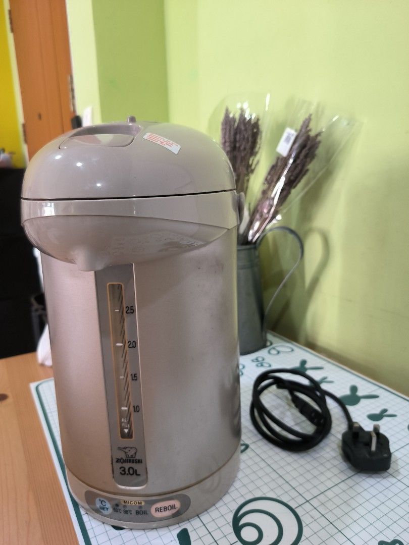 Zojirushi Hot water dispenser 3L, TV & Home Appliances, Kitchen Appliances,  Kettles & Airpots on Carousell