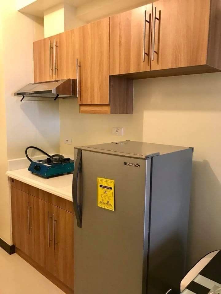 1 Bedroom w/Balcony near Edsa Munoz For Rent in Zinnia Towers,Quezon