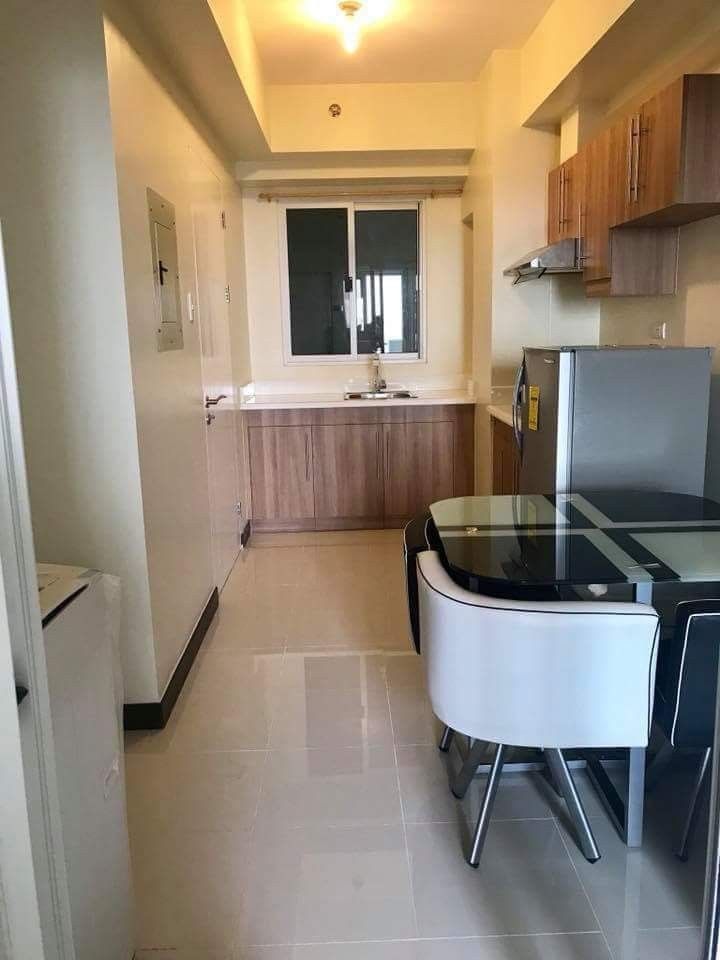 1 Bedroom w/Balcony near Edsa Munoz For Rent in Zinnia Towers,Quezon