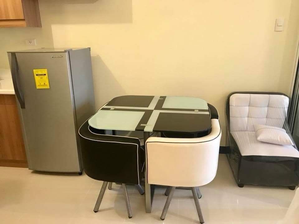 1 Bedroom w/Balcony near Edsa Munoz For Rent in Zinnia Towers,Quezon