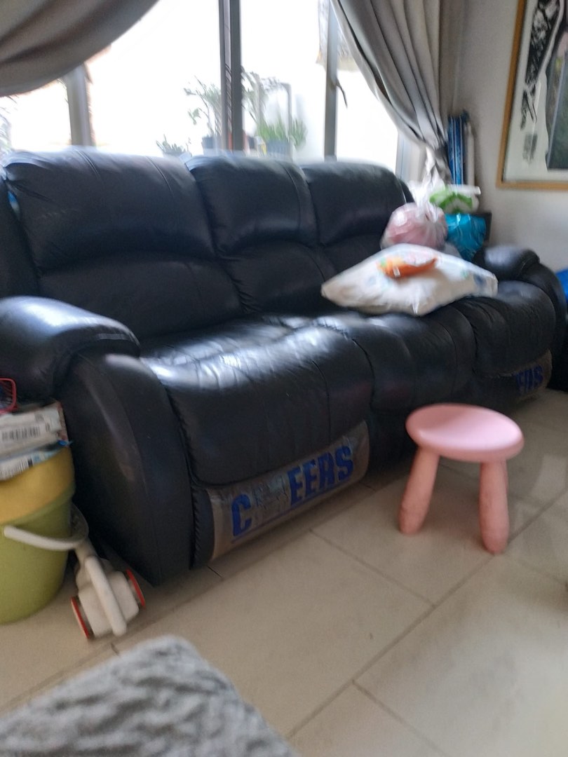 FREE 3seater Sofa (collect before 17 Jan 2023), Furniture & Home