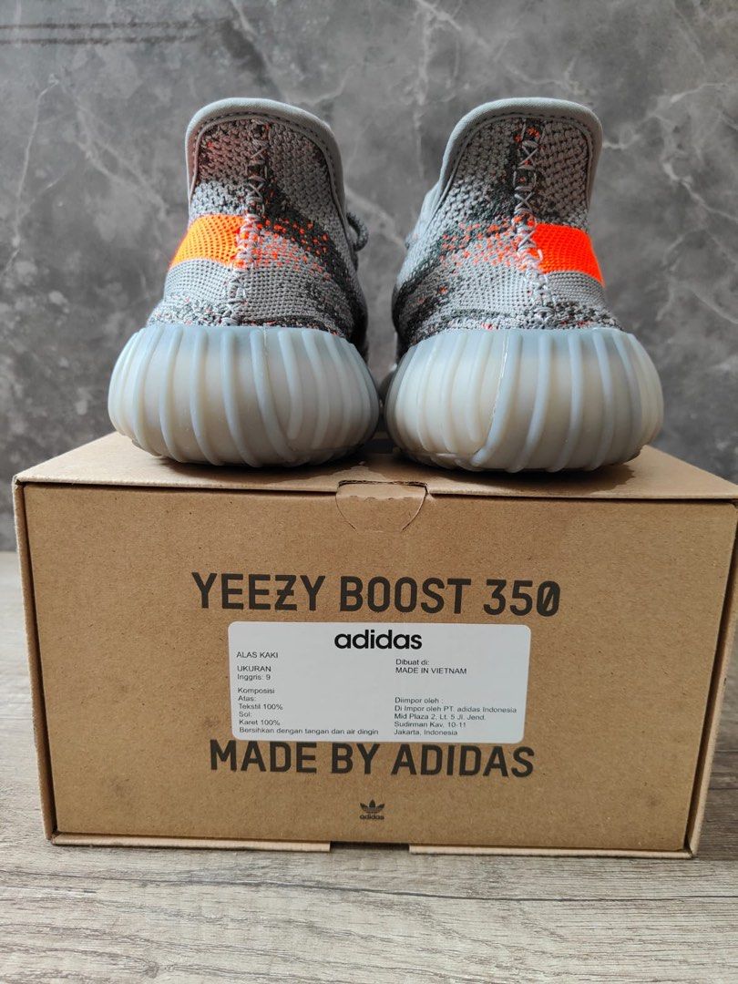 Adidas Yeezy Boost 350 V2 Beluga Reflective Size 9.5/43 kondisi 99%, Fesyen  Pria, Sepatu , Sneakers di Carousell