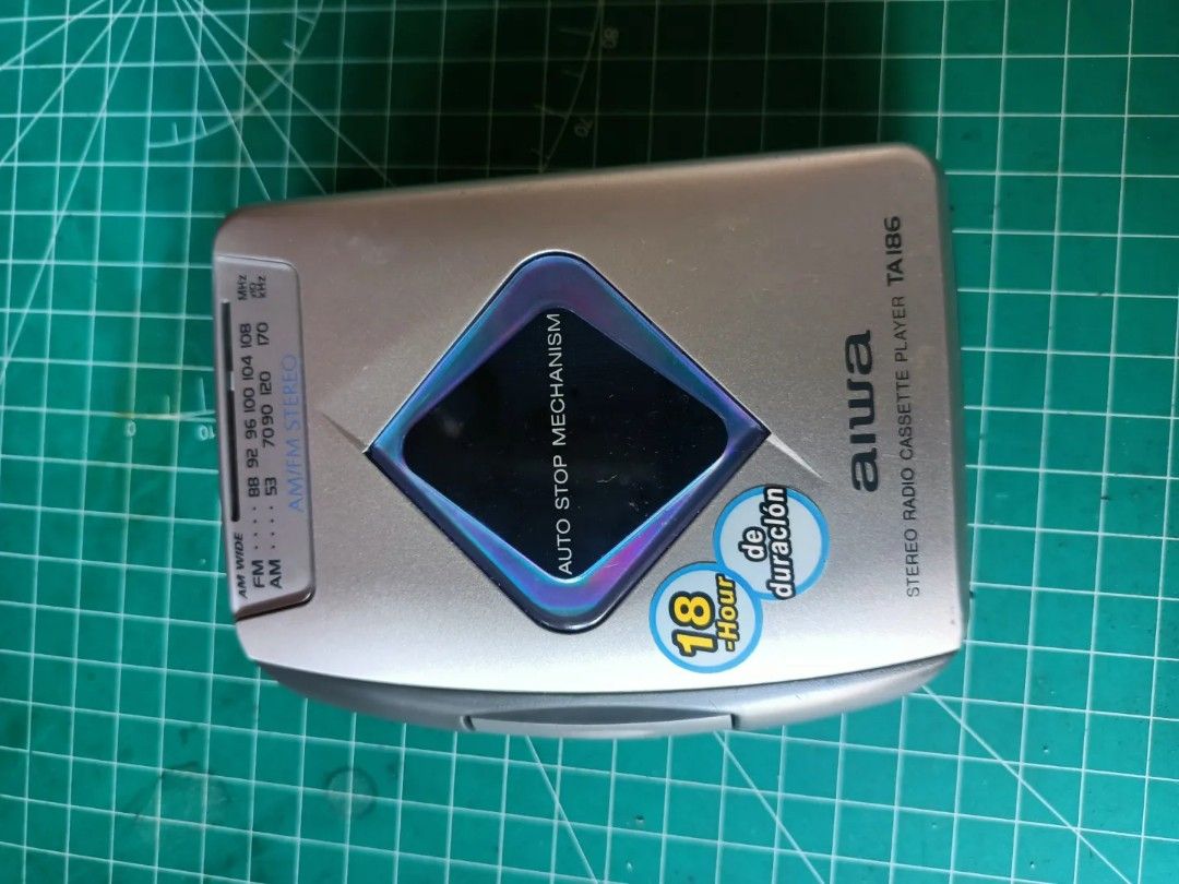 CASSETTE RADIO VINTAGE Panasonic Walkman RQ-V152 AM/FM, fonctionne très