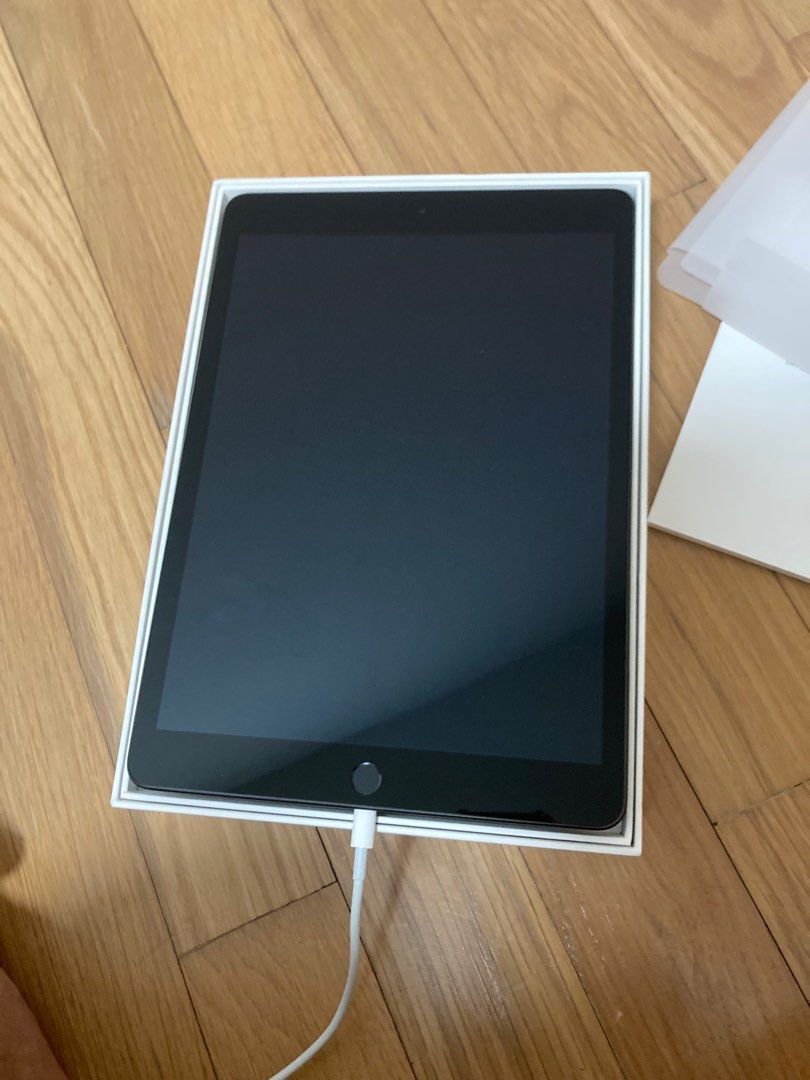 Apple iPad 10.2-inch Wi-Fi 64GB (Category: iPad) located in Taguig. Submitted by makeupjunkie22 (Listing ID 1207971387, Image 3). Description: Brand new .