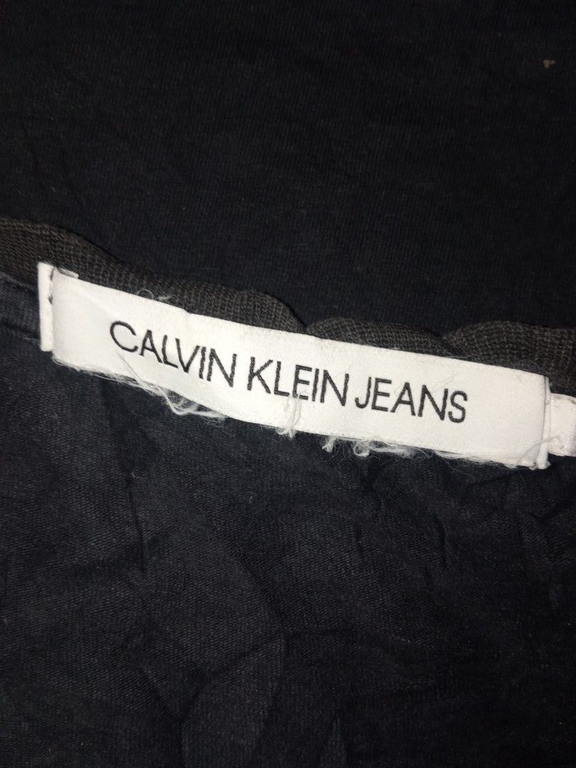 Calvin Klein Unisex shirt (Category: Shirts) located in Cardona. Submitted by authentic.ph (Listing ID 1207877823, Image 3). Description: .