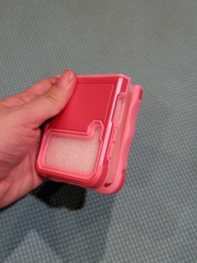 Case for Samsung Galaxy Z Flip 3 (Category: Cases & Sleeves) located in Pasig City. Submitted by ciarascloset (Listing ID 1207933586, Image 3). Description: Unused case for Z Flip 3 not for 4. never used.
