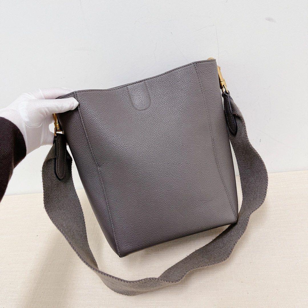 不議價！Celine single bucket ( Grey ), 名牌, 飾物及配件- Carousell