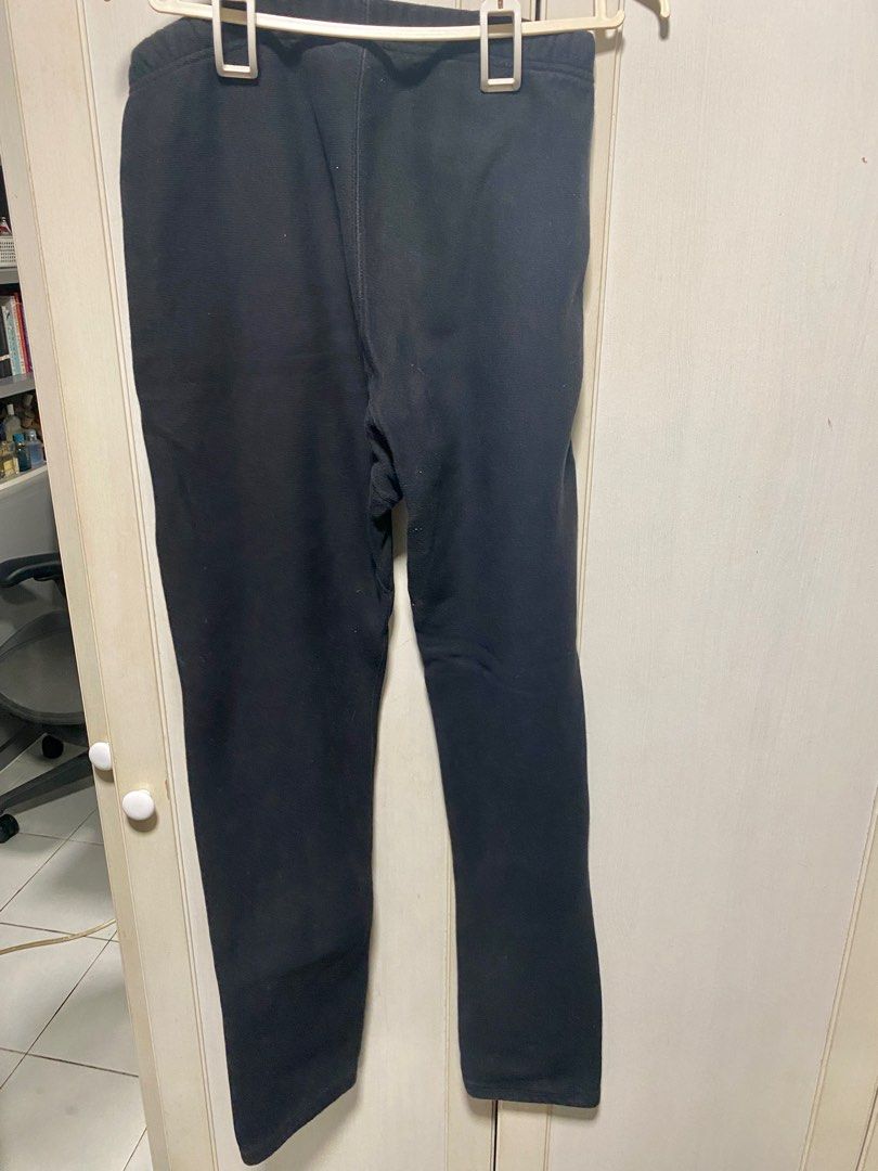 Champion Reverse Weave black sweatpants 28, Men's Fashion, Bottoms, Joggers  on Carousell