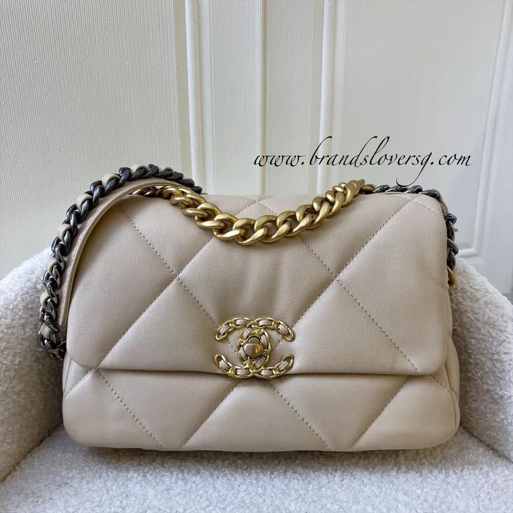 Chanel 19 hotsell flap bag cream