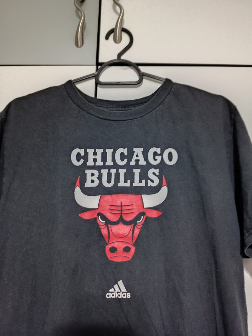 Adidas Originals - Chicago Bulls NBA T-shirt - Black - Sportus