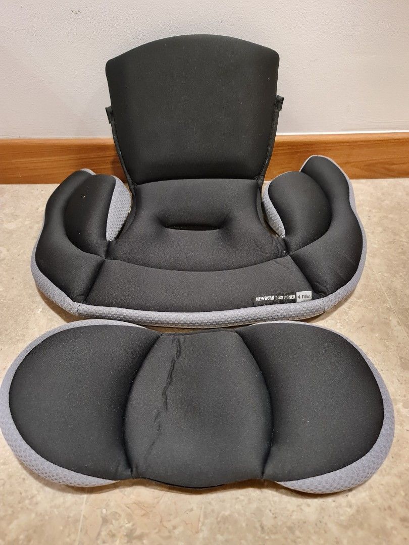 Chicco store newborn positioner