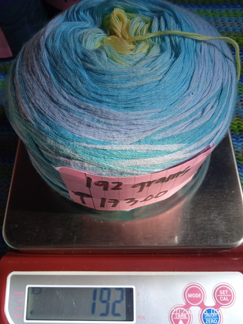 colorway yarn crochet gantsilyo, Hobbies & Toys, Stationary & Craft