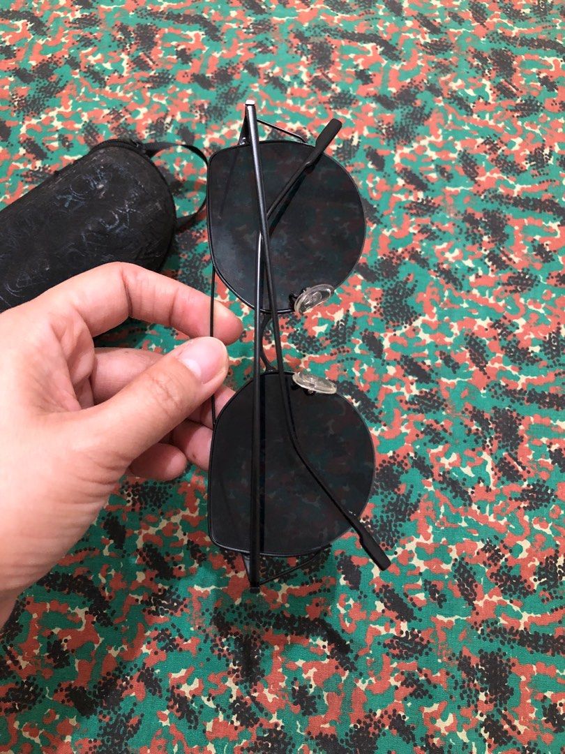 cvdio sunglasses (Category: Sunglasses & Eyewear) located in Aliaga. Submitted by imang_13 (Listing ID 1207915070, Image 2). Description: makinis like new condition mkilinis nio nlng un case perfect this coming summer.
