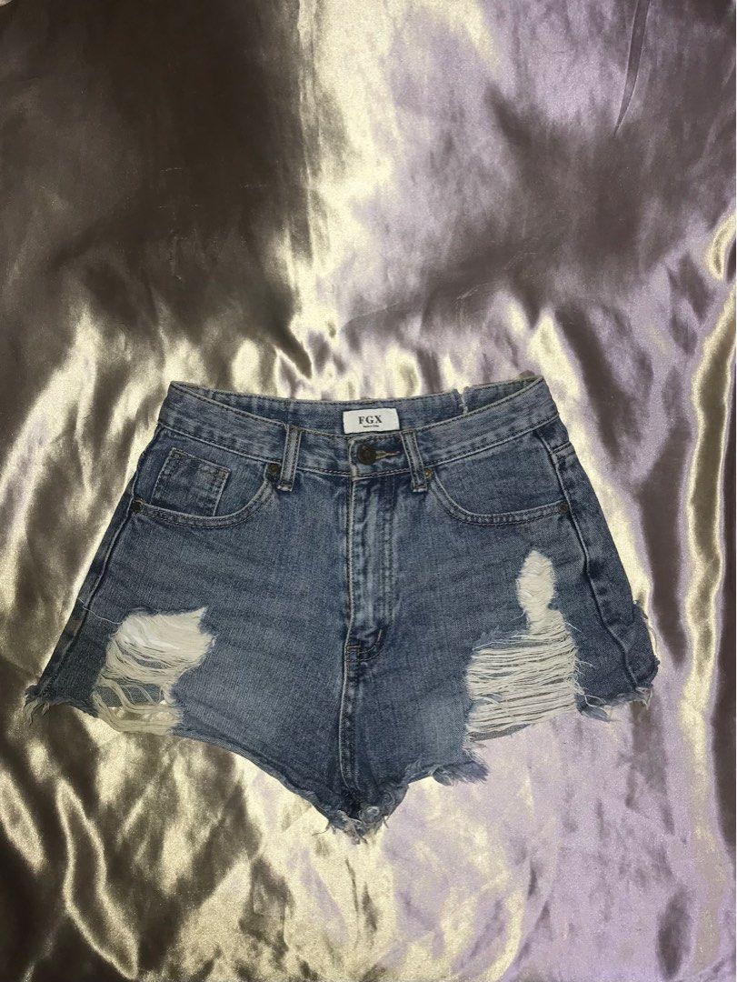 denim shorts (Category: Shorts) located in Cainta. Submitted by div.declutters (Listing ID 1207993934, Image 1). Description: waist- 23-25in.