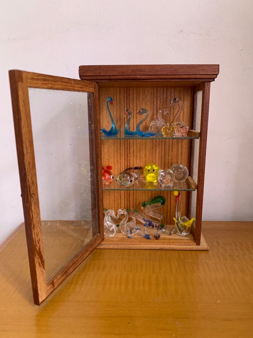 Display mini with glass animals, Hobbies & Toys, Memorabilia