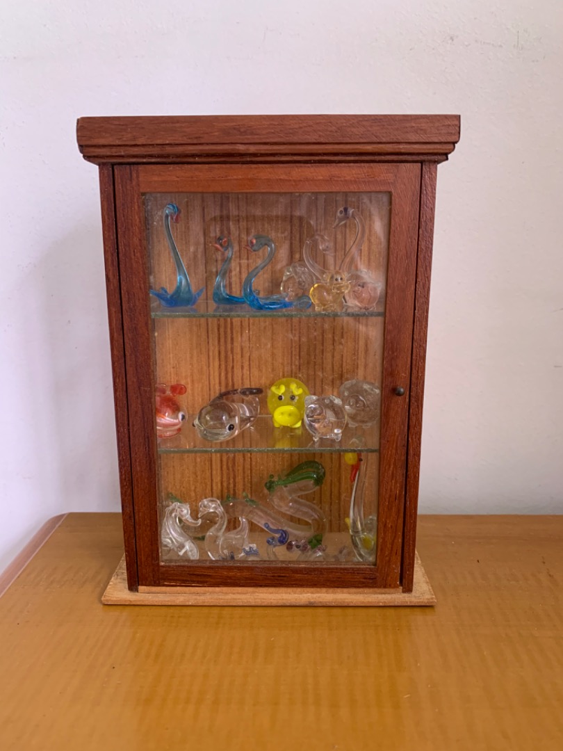 Display mini with glass animals, Hobbies & Toys, Memorabilia