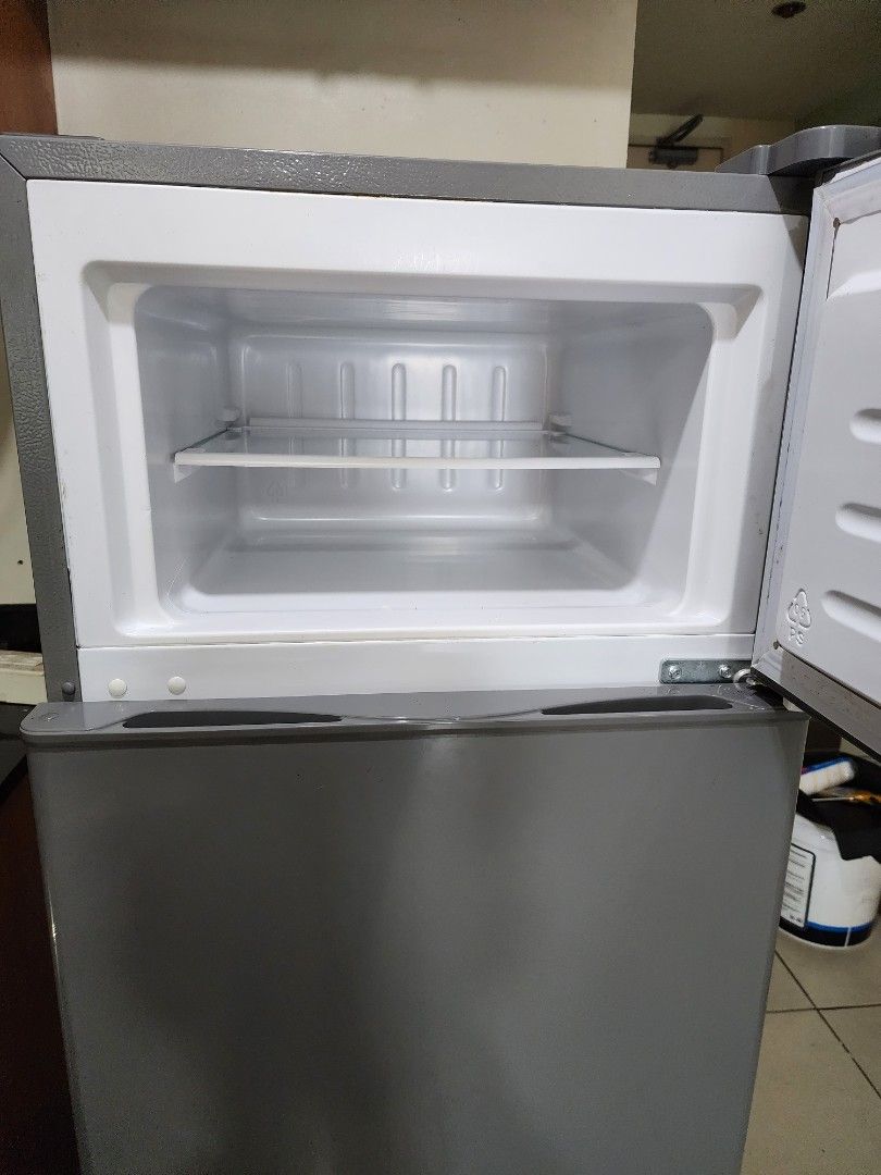 Eureka Refrigerator EDR K750, TV & Home Appliances, Kitchen Appliances