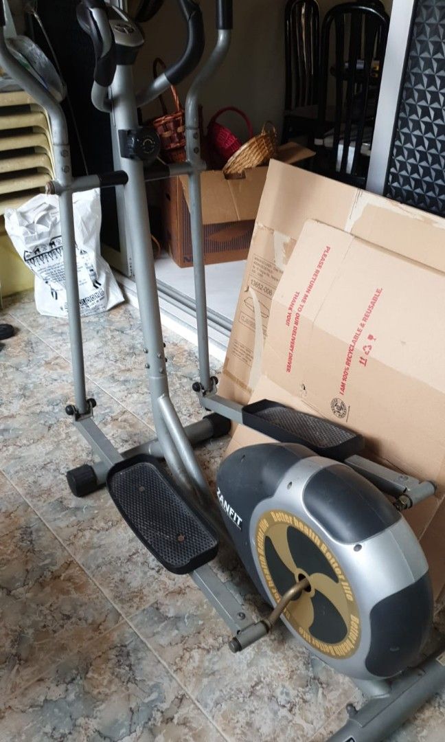 Exercise machine (Category: Cardio & Fitness Machines) located in Singapore. Submitted by bubbly20 (Listing ID 1207976777, Image 2). Description: Zanfit exercise machine. Bought it for $250 but seldom used. Working condition. Just want to clear as I'm moving out..