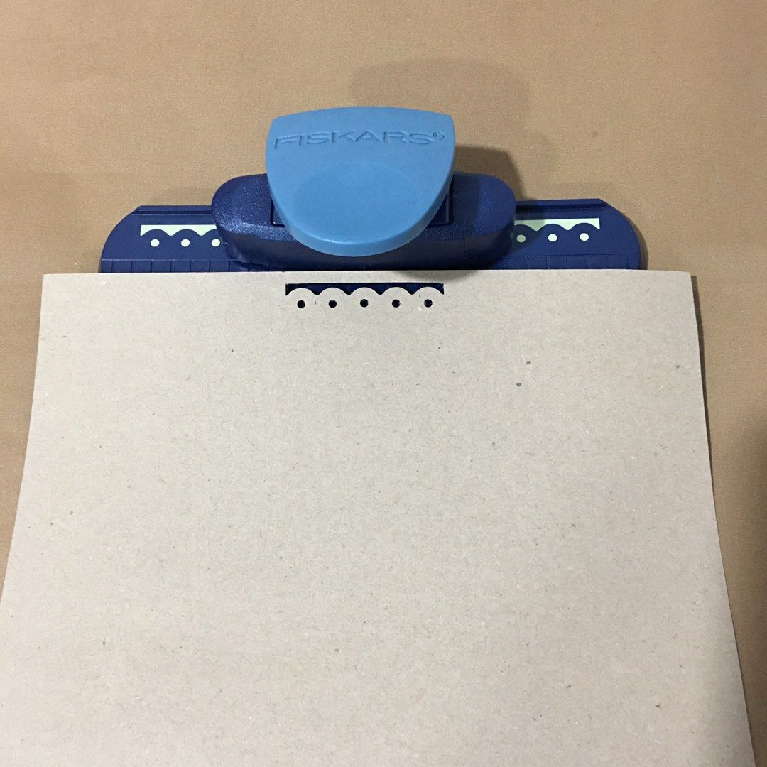 Fiskars Border puncher, Hobbies & Toys, Stationary & Craft, Craft