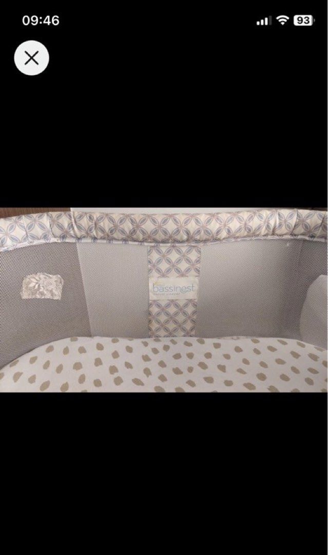 Halo (bassinest) Swivel Sleeper + mattress + sheets, Babies