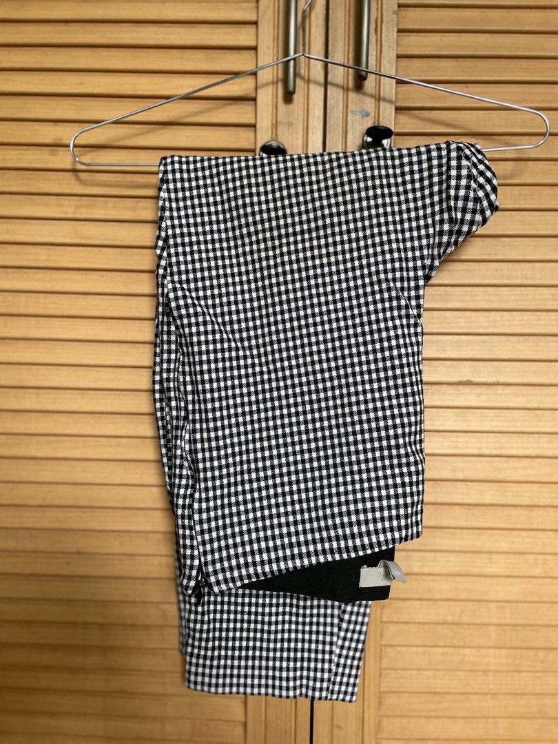 H&M Gingham Pants (Category: Other Bottoms) located in Makati City. Submitted by MinimalMaxims (Listing ID 1207939160, Image 2). Description: H&M Plaid Pants bought for 1600 Ideal for that quick chic office look. Fits L-XL. Decluttering clothes I no longer use. All of my clothes are store bought. No low ballers please. God bless. .