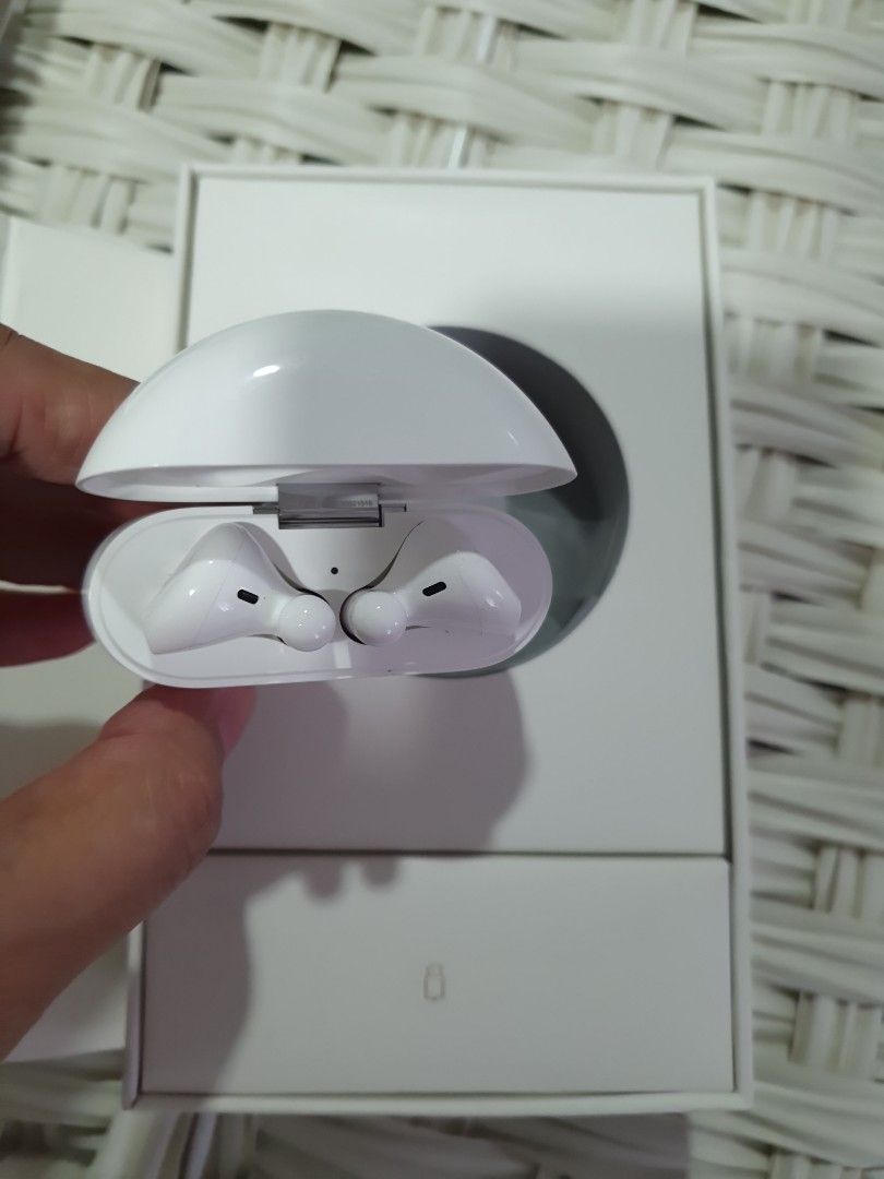 Huawei Freebuds 3 (Category: Earphones) located in Quezon City. Submitted by packship_41 (Listing ID 1207921504, Image 3). Description: Like new. Only tried once and still liked using my headphones. rfs: not using.