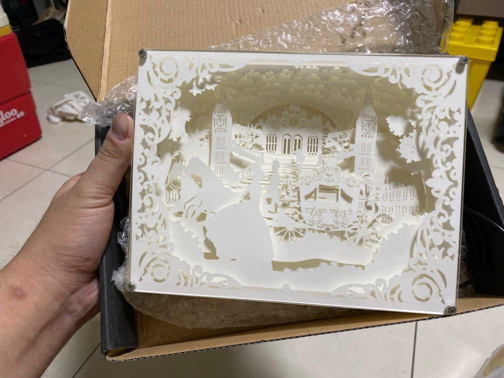 LED base gift (Category: Other Home Decor) located in Singapore. Submitted by Garage.88Sales (Listing ID 1208045283, Image 1). Description: Brand new.