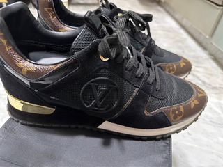 Authentic Louis Vuitton Runaway Sneakers for Men, Men's Fashion, Footwear,  Sneakers on Carousell