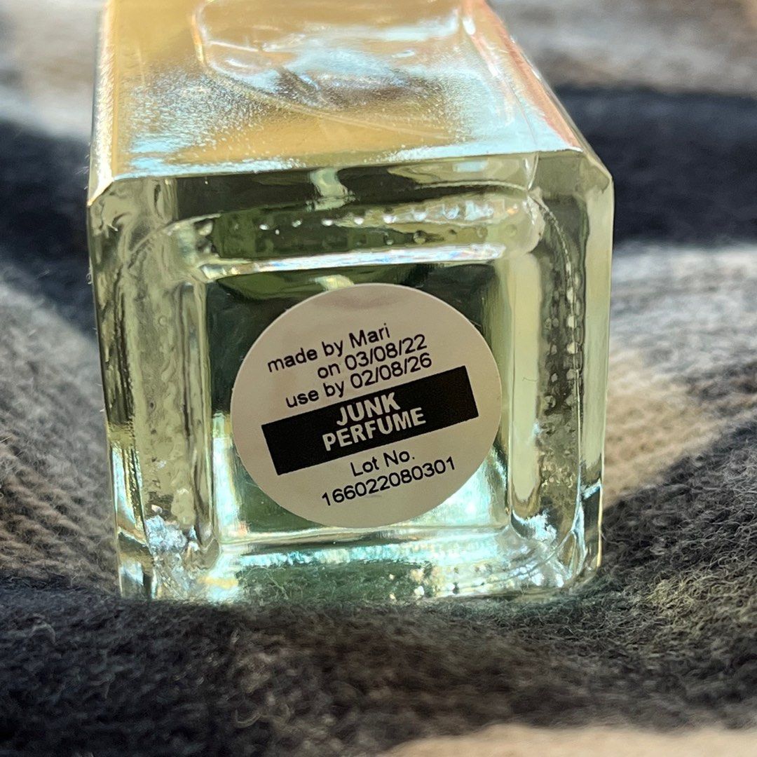 Lush shop junk perfume
