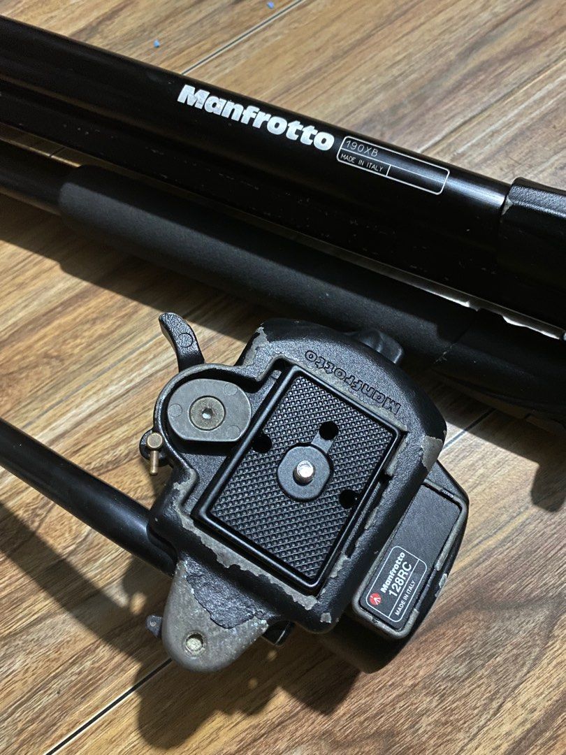 Manfrotto 190XB & 128RC Video Head (Category: Tripods & Monopods) located in Tanay. Submitted by bentomendez (Listing ID 1207922458, Image 2). Description: For Sale or Swap: Manfrotto 190XB Tripod legs Manfrotto 128RC MICRO FLUID VIDEO HEAD All working May signs of usage lang Selling for 13,500pesos RFS: need funds. Tanay, Rizal Open for shipping, pwede COD/COP pero bayaran mo muna ang SF. Message to negotiate. God bless! .
