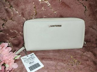 (Category: ) located in . Submitted by Jahs_Bags (Listing ID 1207890904, Image 1). Description: .