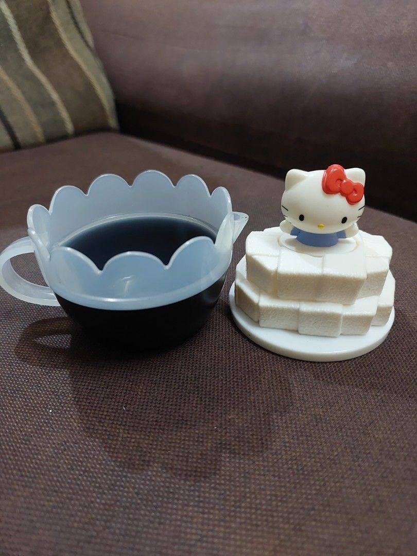 Mcdo Happy Meal toys HELLO KITTY TEA SET, Hobbies & Toys, Toys