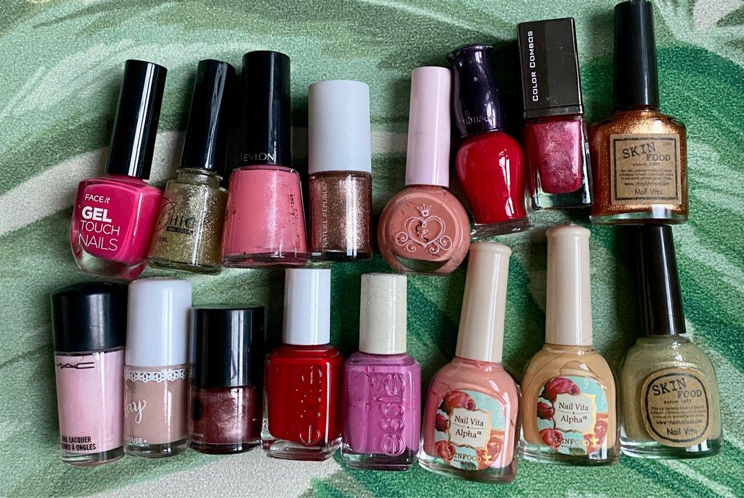Nail Polish Lot (Category: Hands & Nails) located in Pasay City. Submitted by trendystash (Listing ID 1207955461, Image 1). Description: Some are okay, the other need to add solvent . .