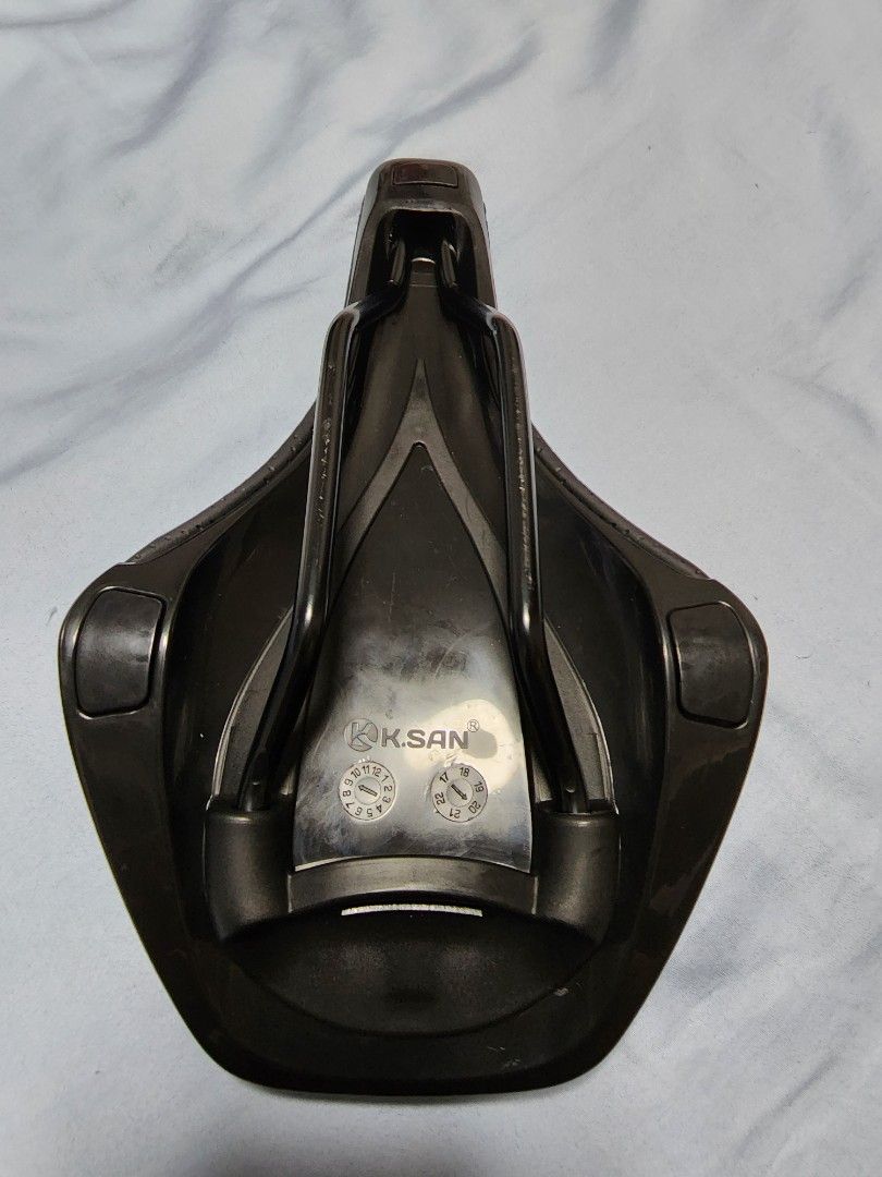 New Saddle from Java Aria (Category: Parts & Accessories) located in Singapore. Submitted by sklstuff (Listing ID 1208016437, Image 4). Description: Saddle removed from Java Aria bike. RFS I change to selle saddle instead Thank you for looking at my listing.