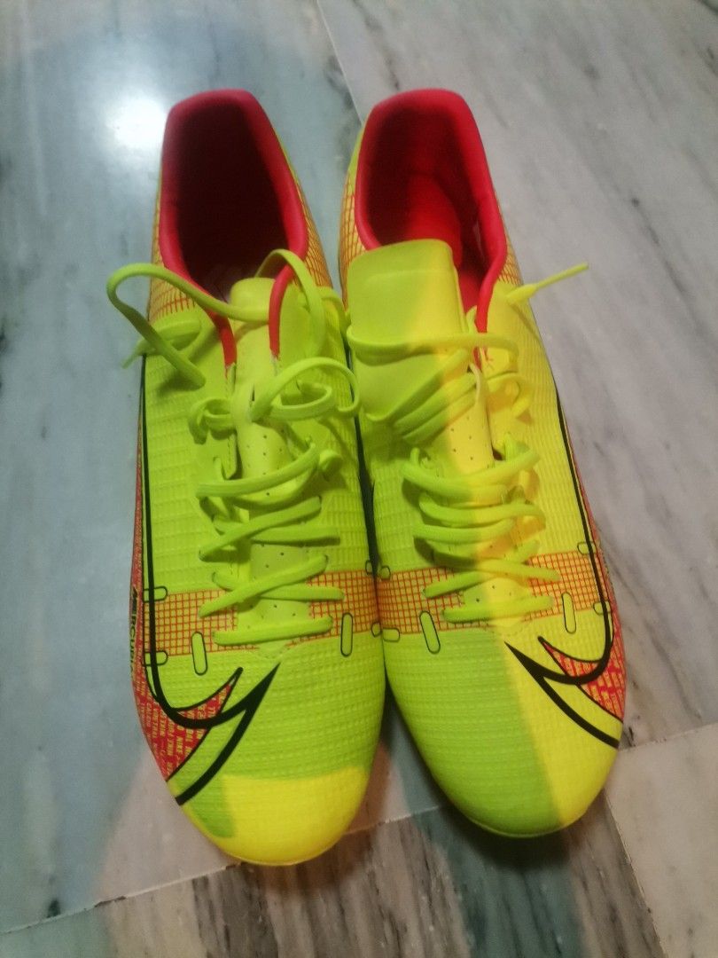 nike mercurial moulded studs