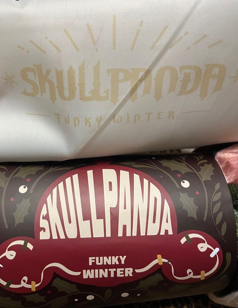 Pop mart Skullpanda funky winter blanket 聖誕版毛氈, 興趣及遊戲