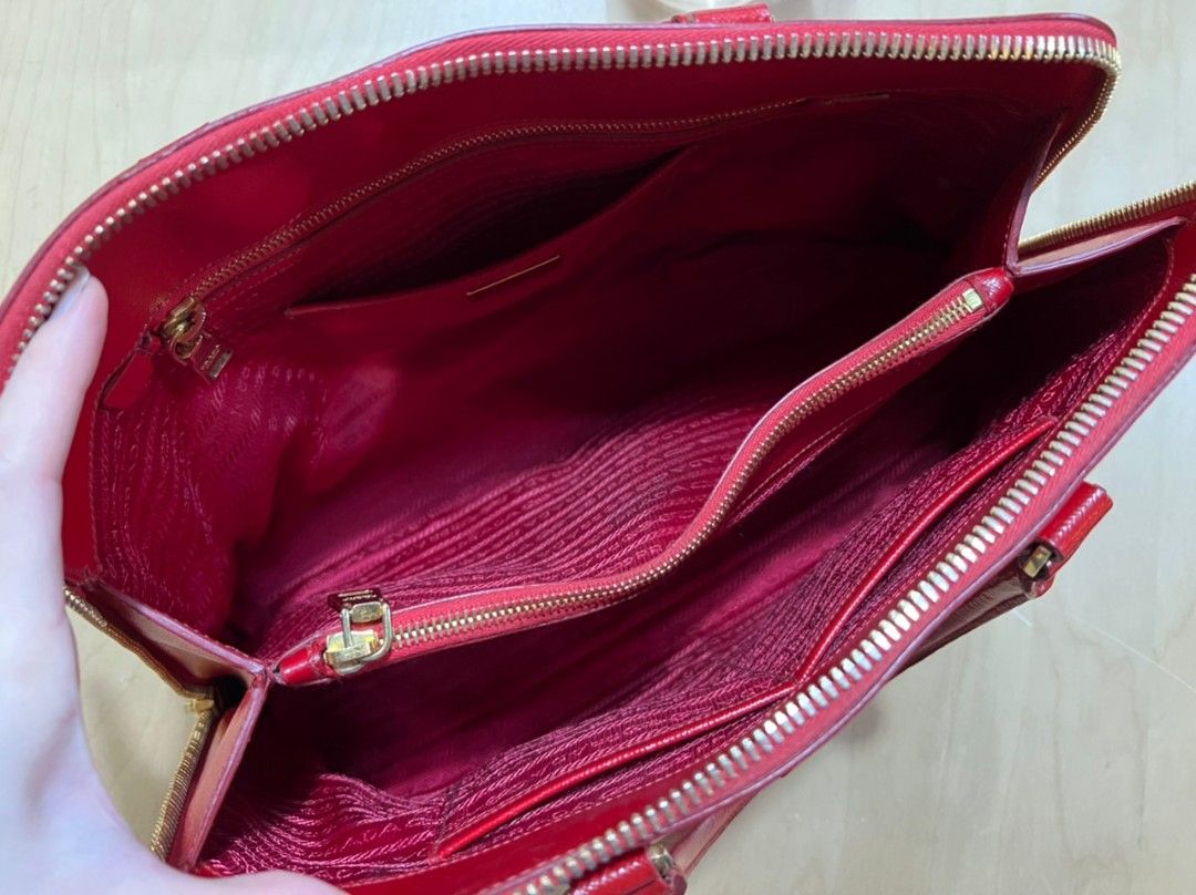 Prada bag red inside hot sale
