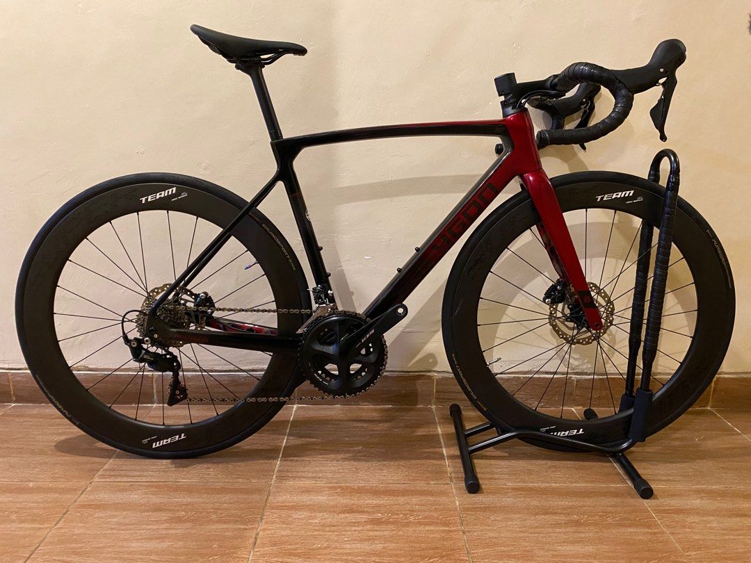 Road bike deals polygon strattos s7