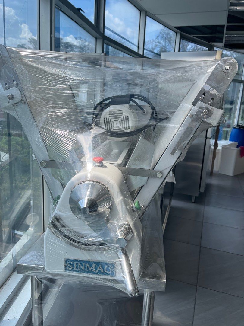 Sinmag dough sheeter table top, TV & Home Appliances, Kitchen