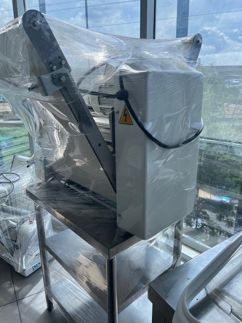 Sinmag dough sheeter table top, TV & Home Appliances, Kitchen