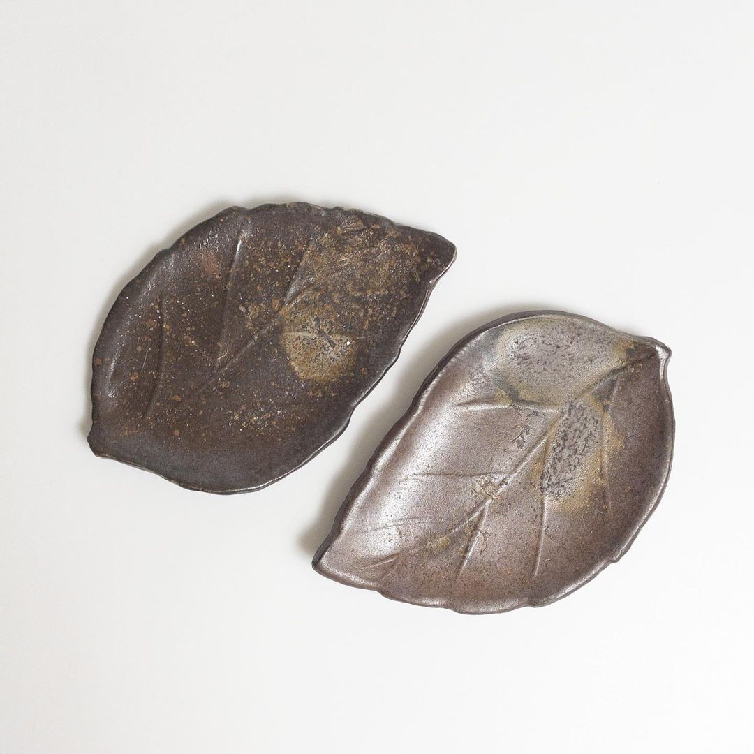 Stoneware saucer/trinket dish (Category: Other Kitchenware & Tableware) located in Quezon City. Submitted by yugen_ph (Listing ID 1208033817, Image 2). Description: Leaf stoneware trinket dish D: 6 x 3.5” Origin: Japan Condition: VGC Stock: 2 Price: ₱140/each • Comment ‘M’ + quantity to reserve. • Wait for invoice • Modes of payment: GCash/ BPI **Metro Manila shipping through Lalamove, Provincial through Gogo Xpress ** Sorry po but strictly 24-hr