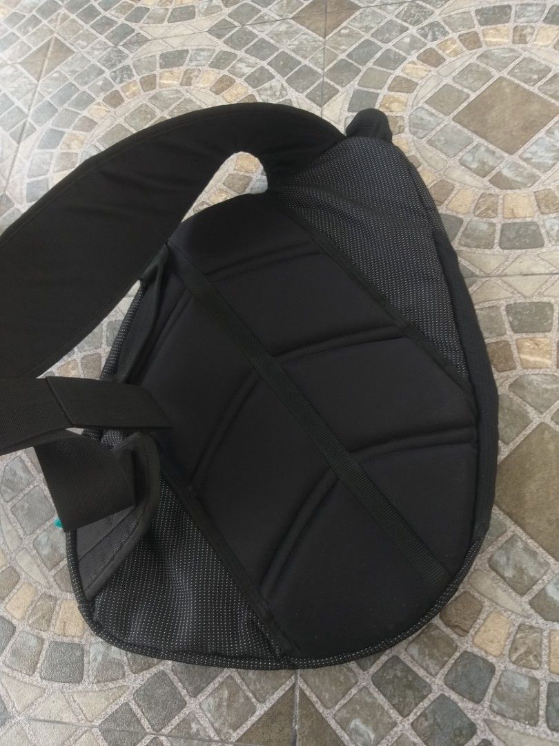 Thule crossover sling pack, Men's Fashion, Bags, Backpacks on Carousell