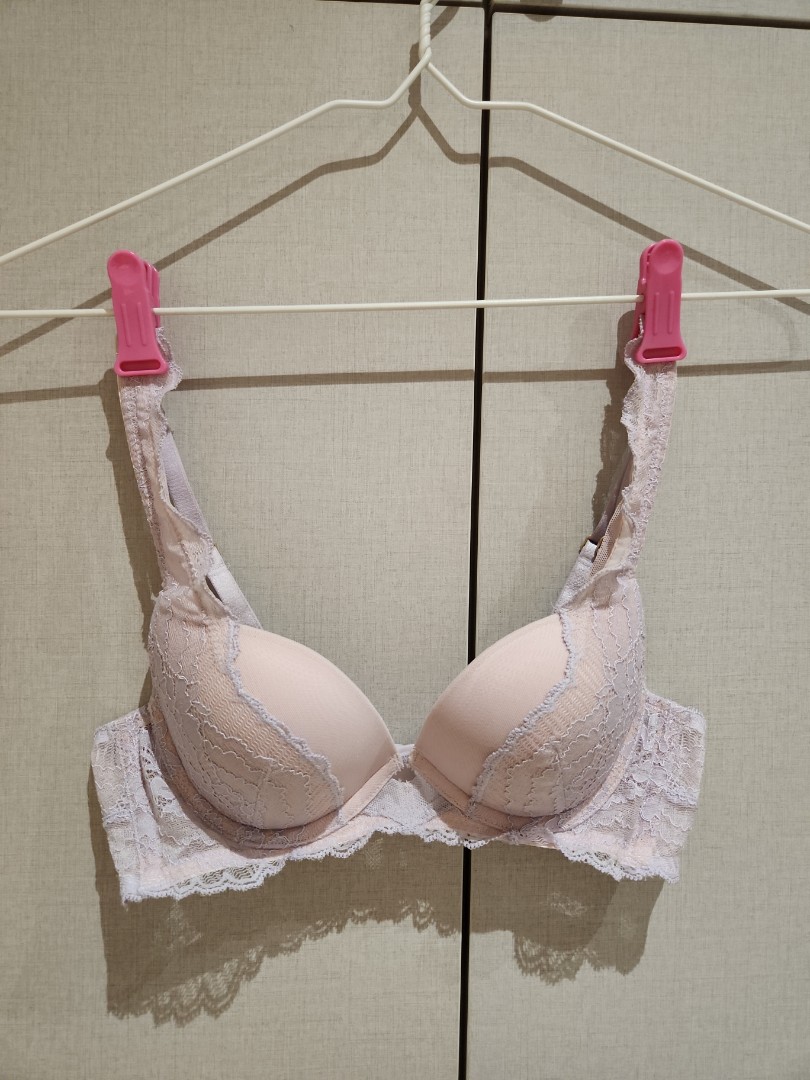 Triumph Essence bra 70/32 B, Women's Fashion, New Undergarments &  Loungewear on Carousell