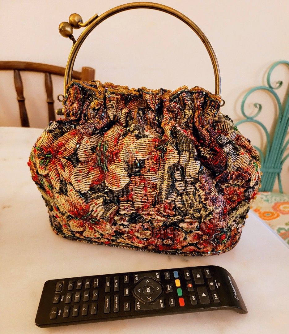 Vintage kiss lock handbags shop