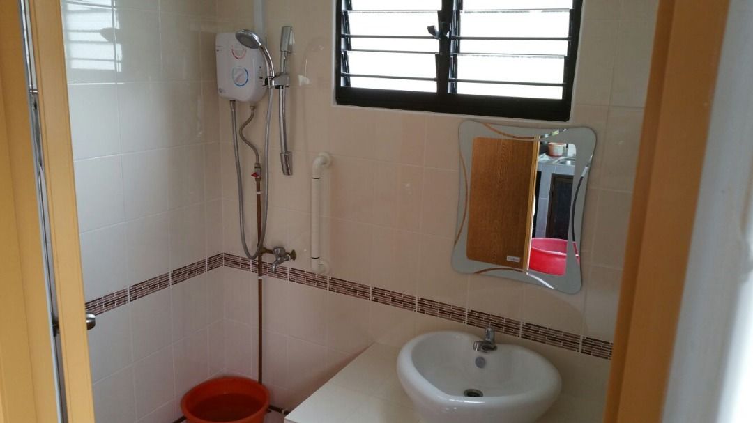 107 Jurong East Street 13, near Jurong East MRT, common room, for rent