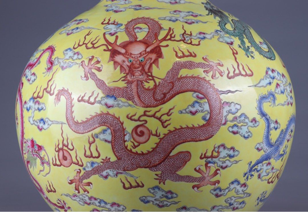 清乾隆黄地粉彩描金龙纹天球瓶, 興趣及遊戲, 收藏品及紀念品