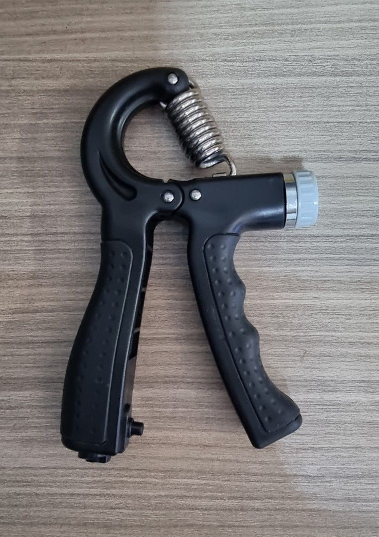 Adjustable Resistance Hand Grip Gripper, Sports Equipment, Bicycles