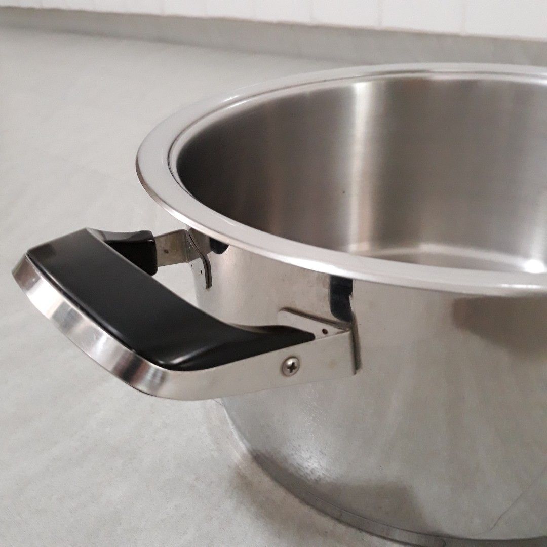 AMC pressure cooker 5.2 litre, Furniture & Home Living, Kitchenware